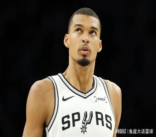 30分大胜！文班19+6华子24+2，卡斯尔32+6创纪录，福克斯全队第三