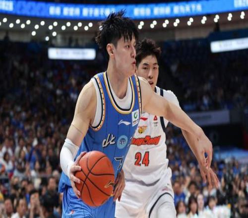北京输球揪出头号罪人！王牌锋线2分1板在场输15分，许利民被坑惨