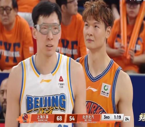 上海男篮5分险胜北京，最大分差20分，周琦13+9王哲林10+10！