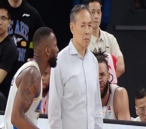 北京无缘20分逆转引热议！末节落后6分战术被调侃“太有节目了”