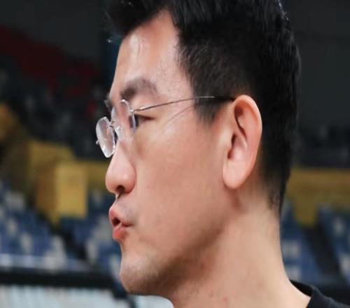 深圳广厦赛前采访！王博必拼G1+谈孙铭徽伤情，郑永刚抱学习态度