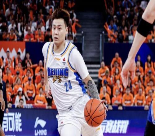 CBA动态更新!北京男篮vs上海男篮,赛前带来北京男篮赵睿、周琦,麦基以及上海男篮张镇麟和王哲林的最新消息