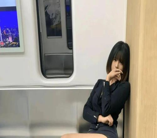 还剩8分钟，当场“投敌”爱德华兹啊...