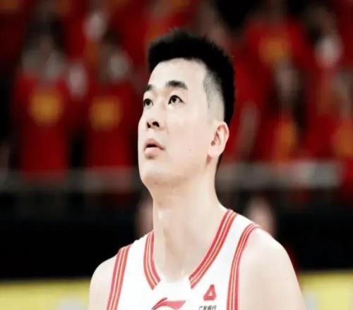 深圳丢G1三将灾难性发挥！贺希宁被包夹隐身，2内线毫无贡献！