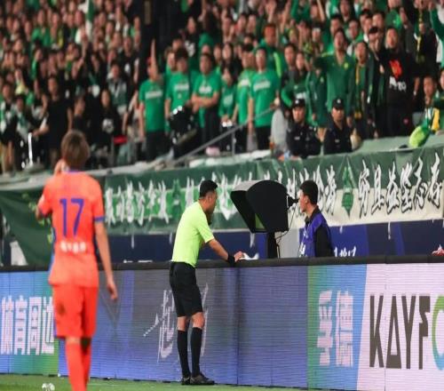 鲁京对决又碰“老熟人”！麦麦提江、唐顺齐执法泰山VS国安