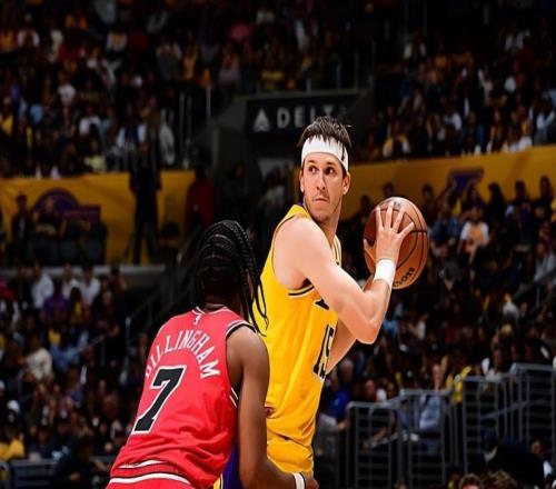 在勒布朗复出后，湖人后场大将竟然不靠罚球就拿下了30+的高分