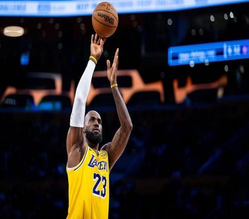 霍华德退役后，詹姆斯成20002010届状元秀唯一现役球员