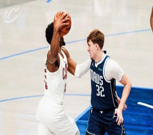 哈登17+7+7探花15中12，弗拉格25分独木难支，骑士33分大胜独行侠