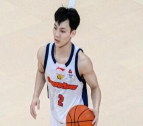 广东险胜深圳止3连败萨林杰25+6中关键三分史密斯21分