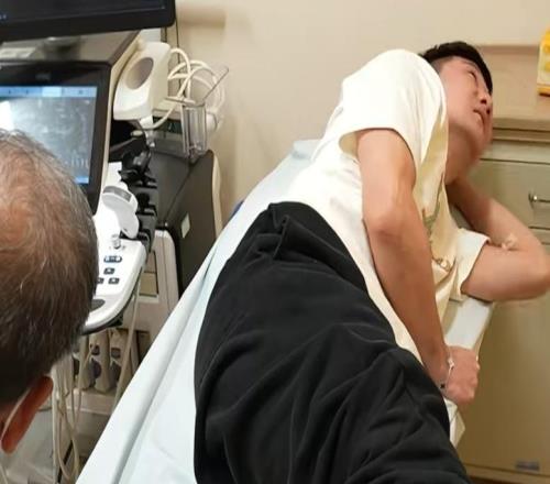 孙铭徽更新伤情！脚踝肩部一起治疗，坐轮椅离开，估计4月复出