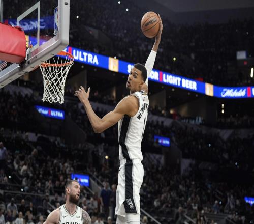 强悍！文班亚马又一纪录诞生，16胜1负+横扫联盟四强，总冠军有戏