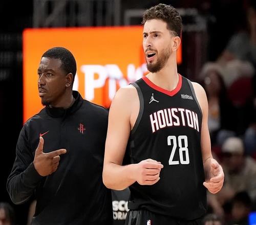 CC轰29+5+13+3+3仍无缘今日最佳！对不起，你碰到暴走的申京了