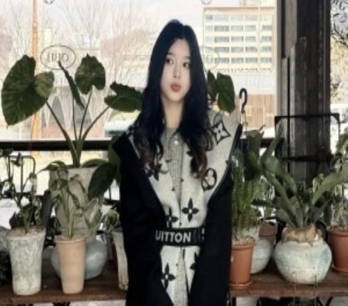 真正拿到结果的韩国嫂子！糖小幽晒照：身着3万LV大衣脚蹬7K爱马仕