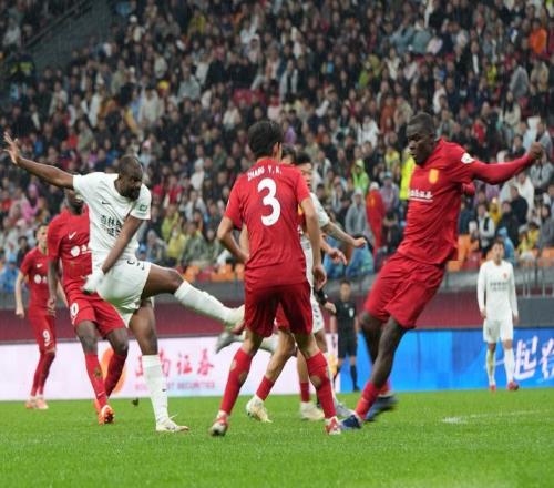 中超再添魔鬼主场！铁人两翼齐废刘建业完爆李金羽赛后一语清醒