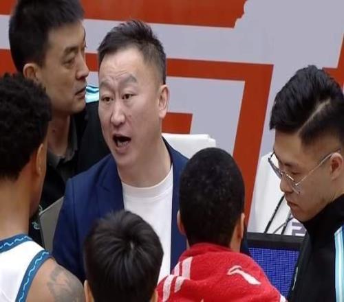 山东男篮德比9分小胜,克里斯42+13,后卫线集体哑火2新外援太差