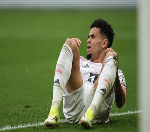 斯塔尼希奇：迪亚斯碰到对方了，两黄变一红对他而言有些苛刻