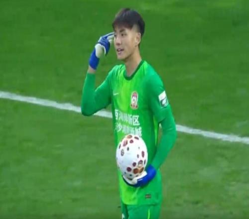 中超争议判罚！莱昂纳多进球被吹，李昊罕见暴怒，挤地铁战术失败