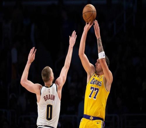 中投绝杀，东契奇26中10砍下30分11板13助三双数据，正负值4