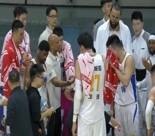 北京男篮轻取广州，周琦11+6徐昕10+6，麦基19+7方硕18分！