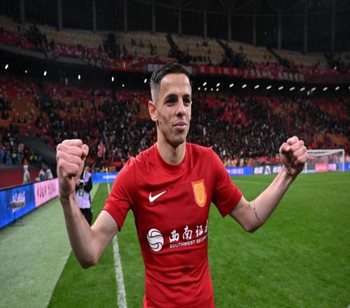 重庆铜梁龙豪取中超首胜：球迷热情点燃龙兴体育场，主教练直呼“震撼”