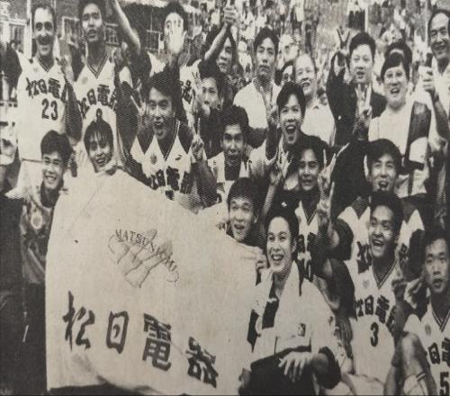 河南球迷被批足球流氓，“徐三谢”到底该不该被骂