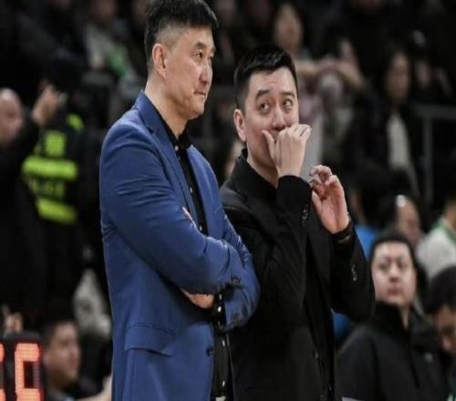 杨鸣：杜锋一直肩扛压力顶着球队前进，每个教练员都值得尊重