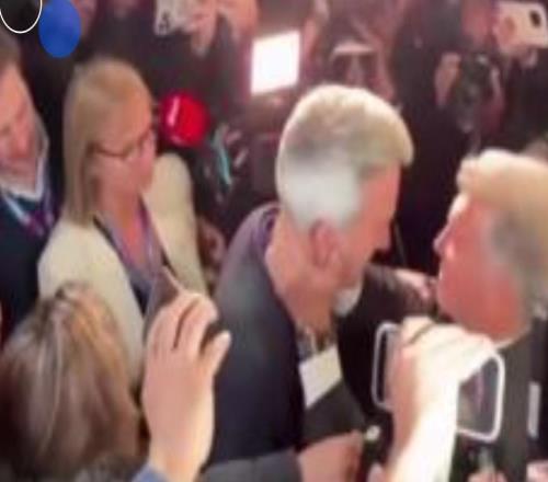 丰特和拉波尔塔相拥：巴萨万岁，加泰罗尼亚万岁，去赢得欧冠