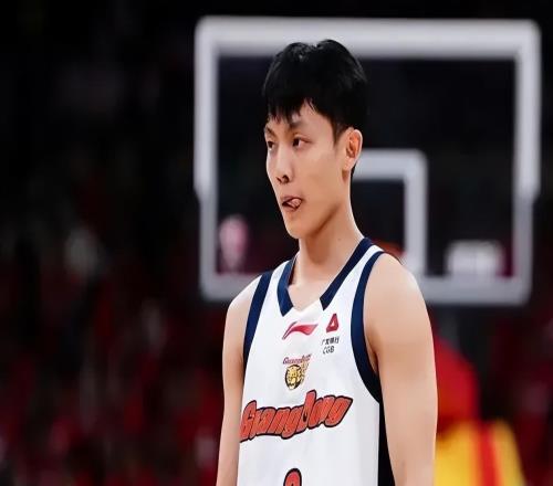 广东只靠外援得分不是首次了！本土球员集体迷失，杜锋真该反思了