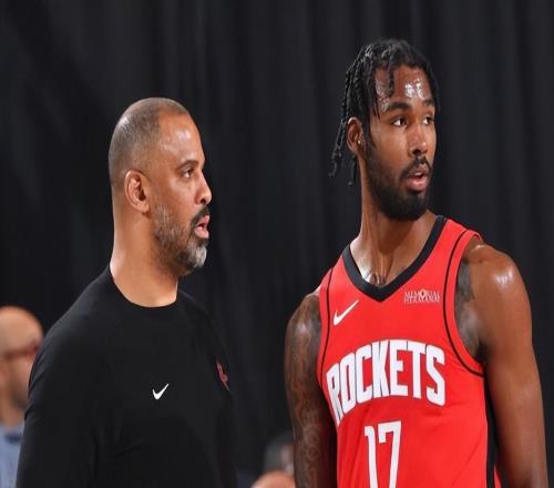 伊森遭休媒狂喷：单月三分21中1铁哭替补为正途结束火箭生涯吧