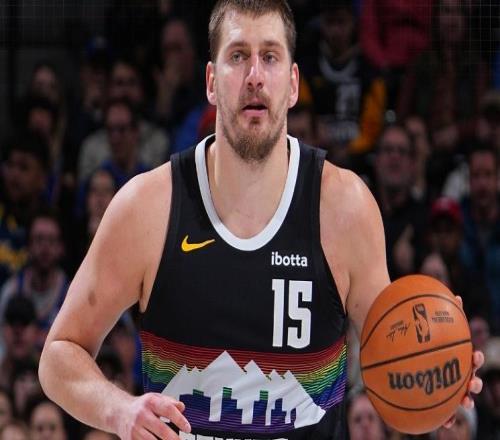 约基奇8+7+14创中锋历史第一！掘金双杀76人升第五布劳恩22分