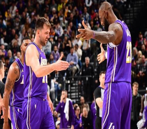 火箭再负湖人！申京复出首发，东契奇40+9+10准三双，詹姆斯30分