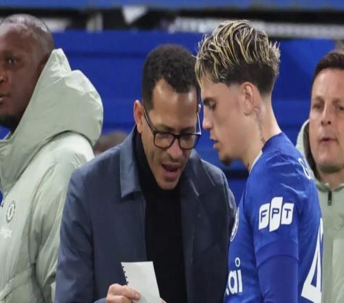 TA：罗塞尼尔总比分28时送纸条的行为太蠢，他总是爱摆姿态