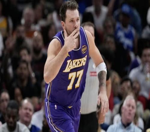 东契奇：能每晚看见詹姆斯并见证他的伟大，这种感觉棒极了