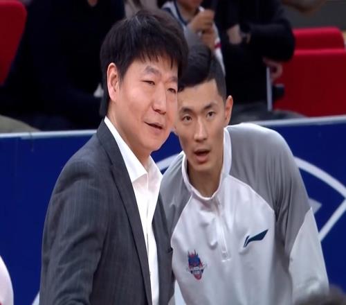 CBA山东男篮客场不敌上海，新外援24分难造逆转，遭遇两连败