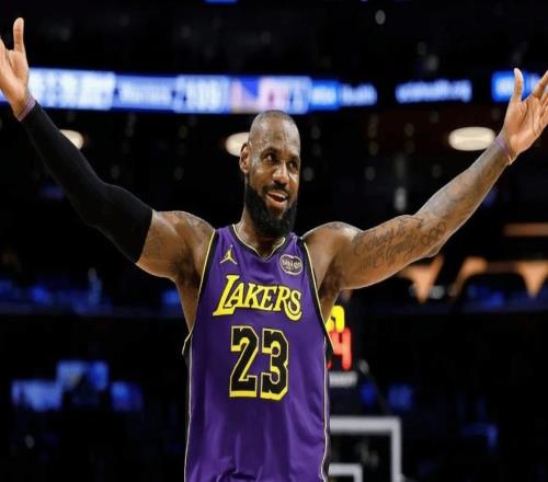 14投13中！詹姆斯30分梦回巅峰！湖人双杀火箭，卢卡40分9板10助