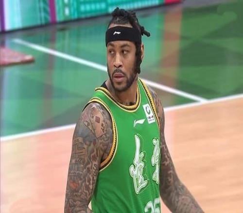 乌戈点石成金，辽宁男篮6连胜冲前8，赵继伟23+3，新内线组合互补