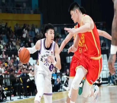 北控再现第三节崩盘！只靠朱松玮+2小外死顶，进攻无战术还乱用人