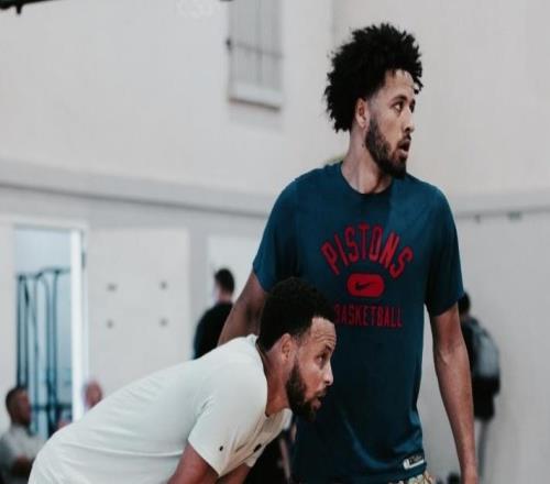 5投1中！刚打10分钟叒叒伤了！真别怪队友当场嫌弃