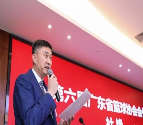 广东被绝杀仅2小时！杜锋连夜返粤，出席粤BA开幕式，杜会长太拼