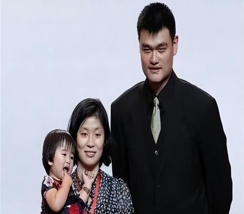 叶莉嫁姚明定下家规：睡觉床中间留缝，原因关乎自身安全