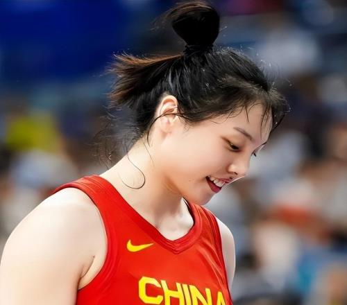 宫鲁鸣亮底牌！女篮首位离队球员曝光，功勋老将太差，小将顶替