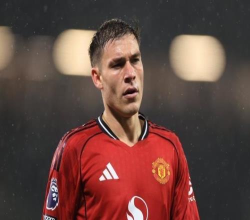 跟队记者：乌加特像个摆设，曼联需要在夏窗引进三名中场