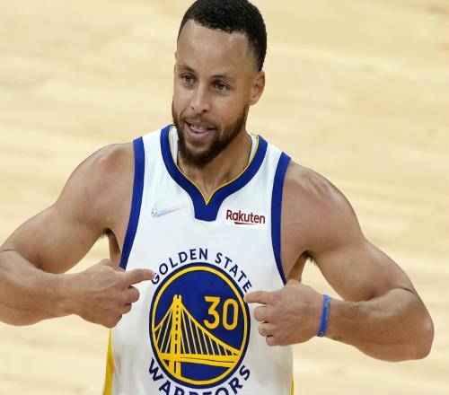 生涯100场40+得分太难了！詹姆斯差21场，库里差25场，杜兰特呢