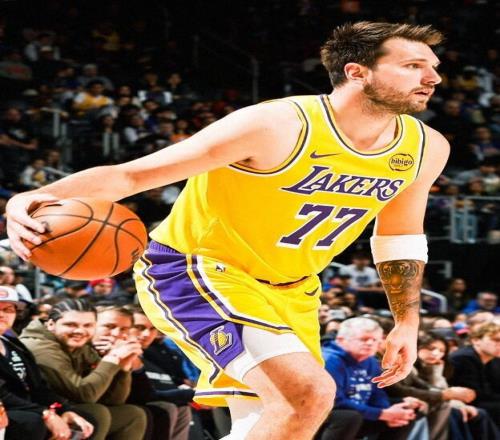 9连胜遭终结！湖人110113惜败活塞，东契奇32+7+6，詹姆斯准三双