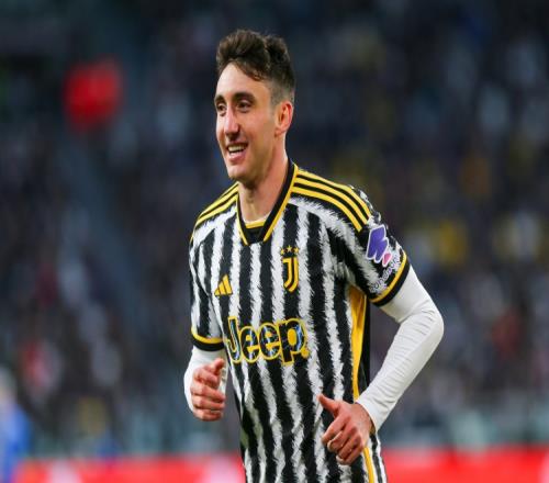 巴萨在寻求全能型边后卫，关注尤文图斯的坎比亚索_意甲直播