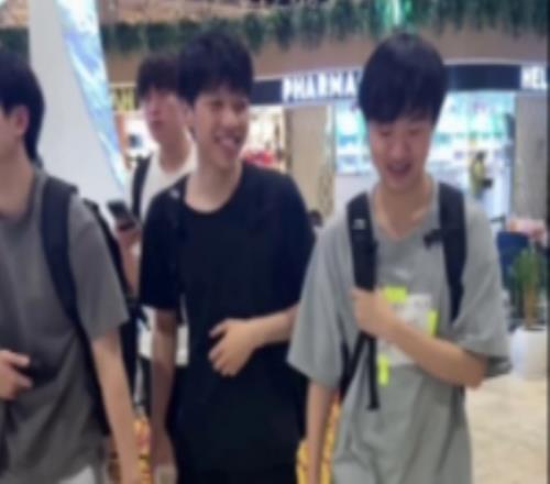 BLG分享视频：转机中长途跋涉辛苦了