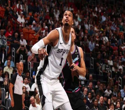 马刺6连胜双杀送热火5连败文班26+14+5帽创历史第二人纪录