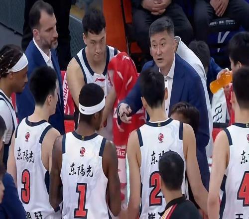 广东男篮连败，内线再次被爆北京男篮爆冷输球，辽宁18分大逆转