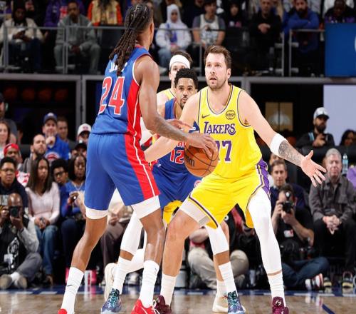 湖人爆冷无缘十连胜！东部第一的活塞竟靠落选秀打崩“三巨头”！