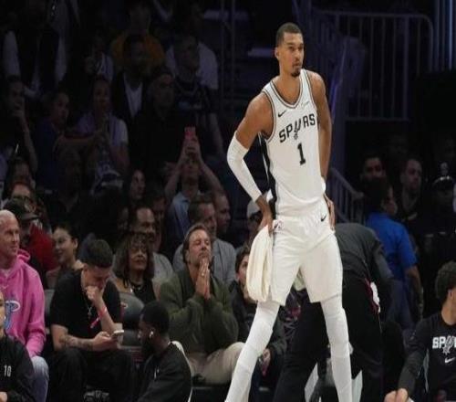 太疯狂！文班狂砍26+15创40年神迹